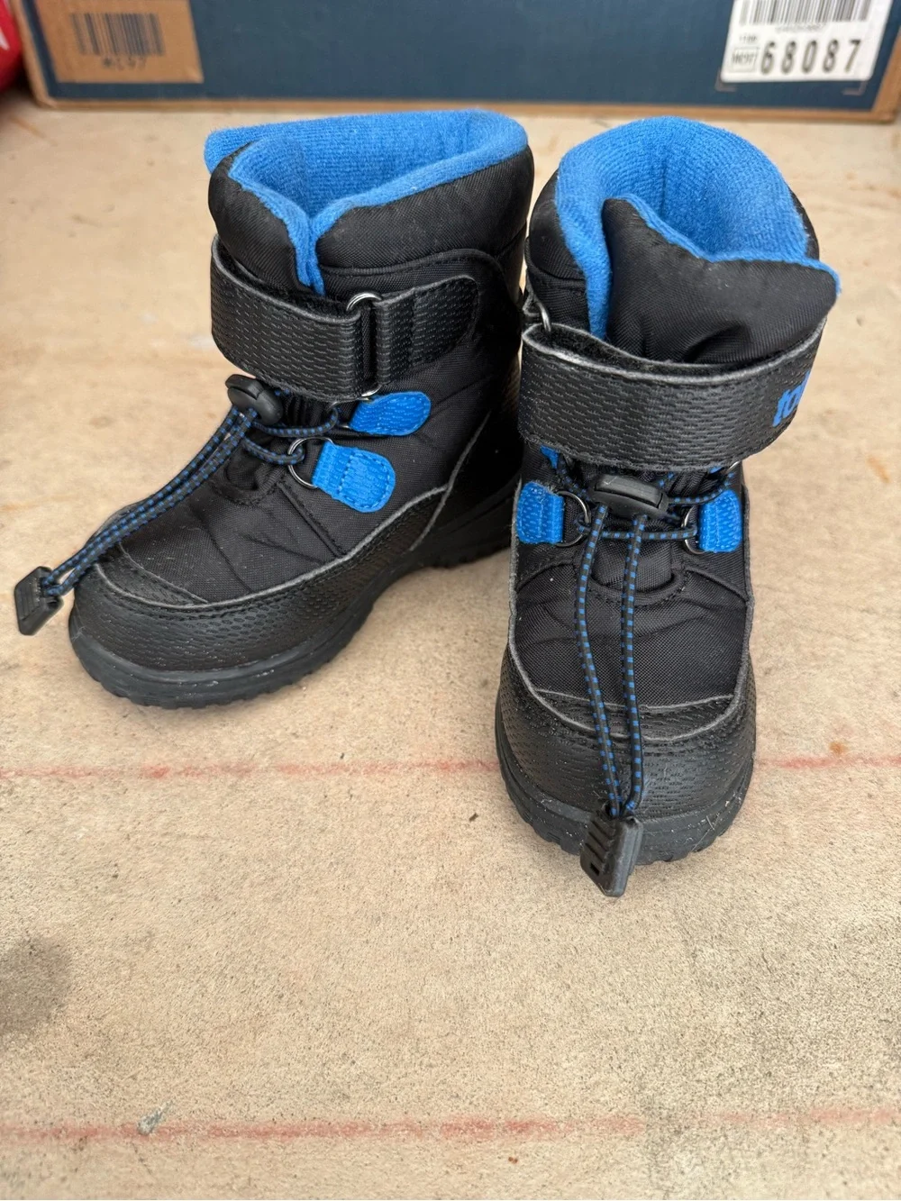 Totes Kids Black and Blue Insulated Snow Boots